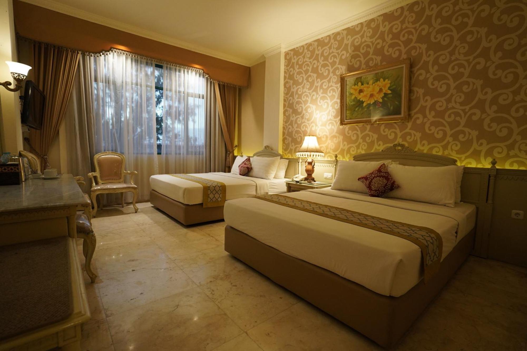 Indah Palace Hotel 3*
