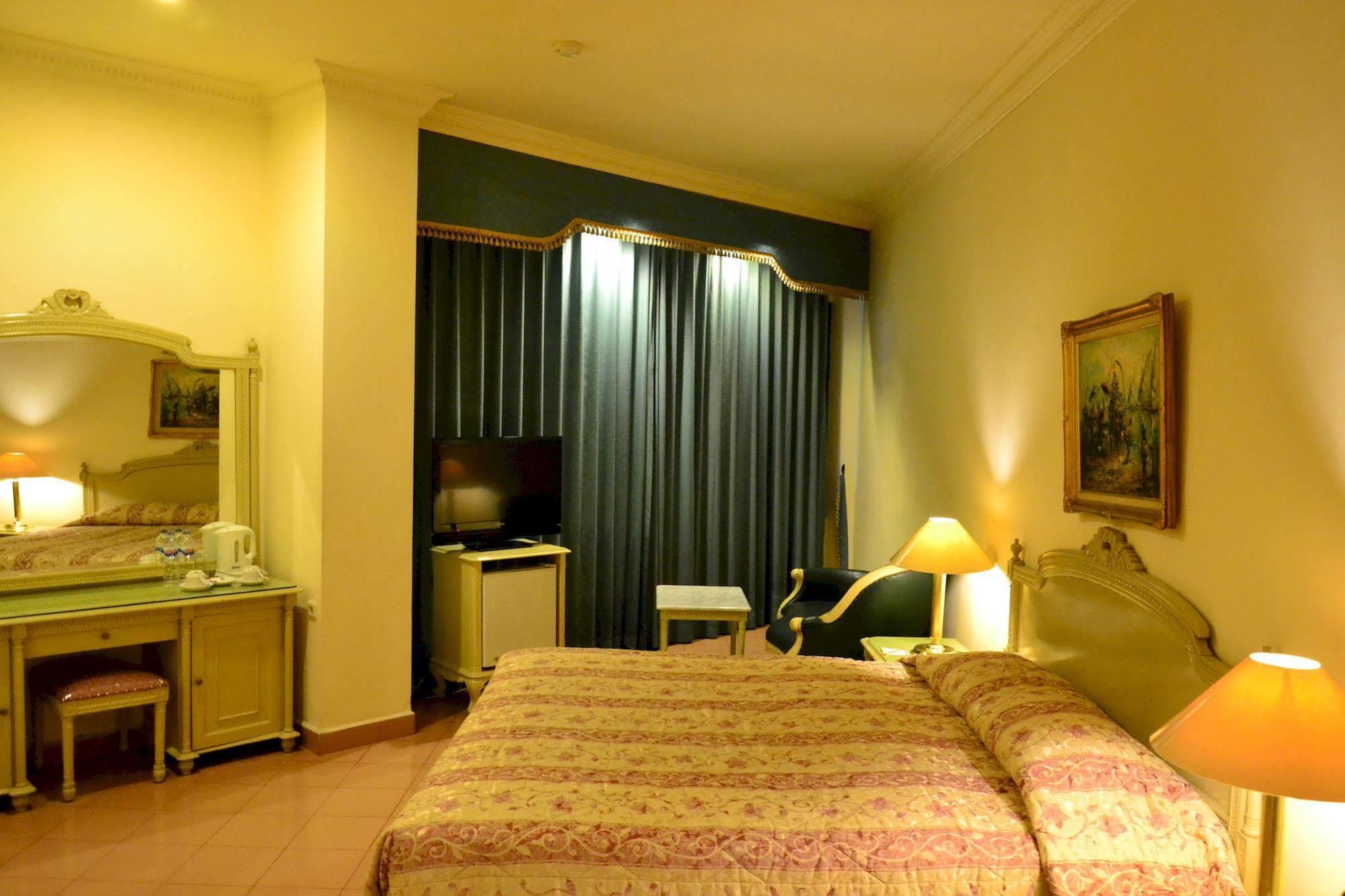 Indah Palace Hotel 3*